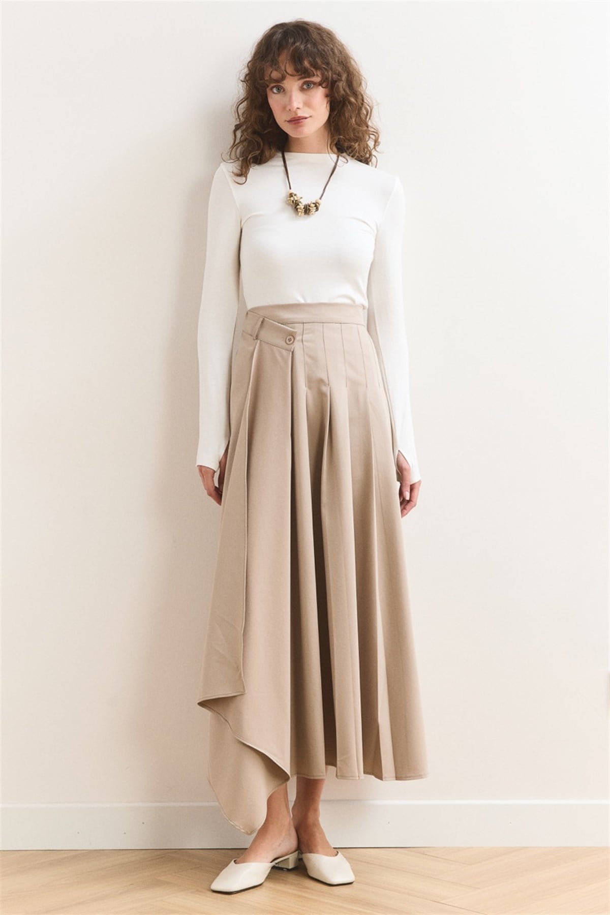 Düğme Detaylı Pileli Etek - Bej