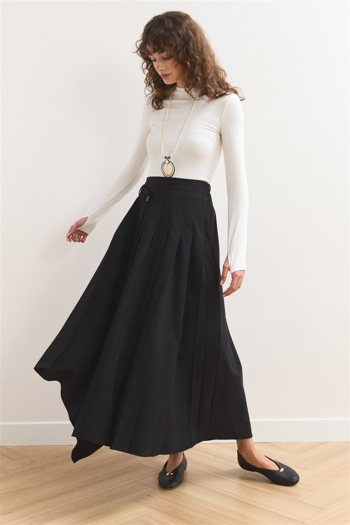 Düğme Detaylı Pileli Etek - Siyah