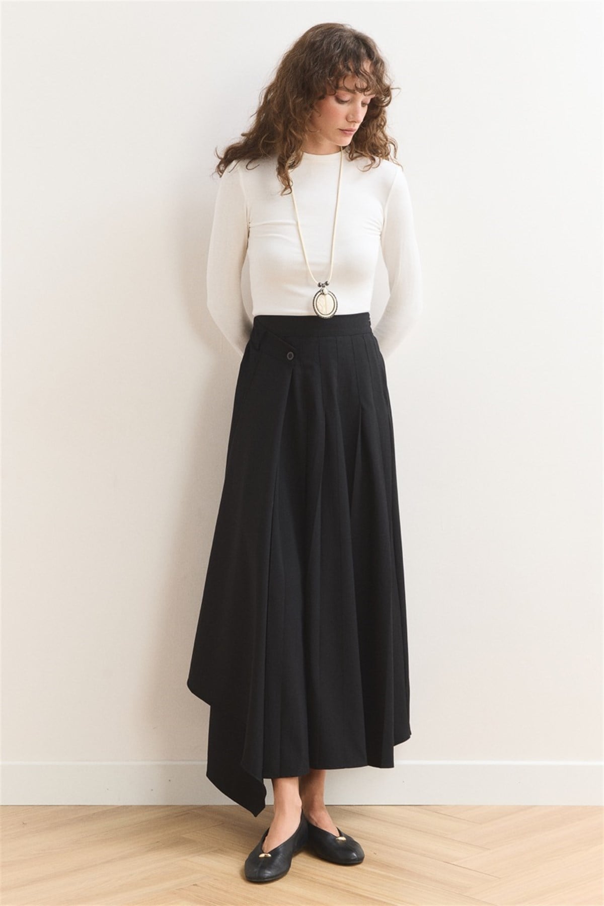 Düğme Detaylı Pileli Etek - Siyah