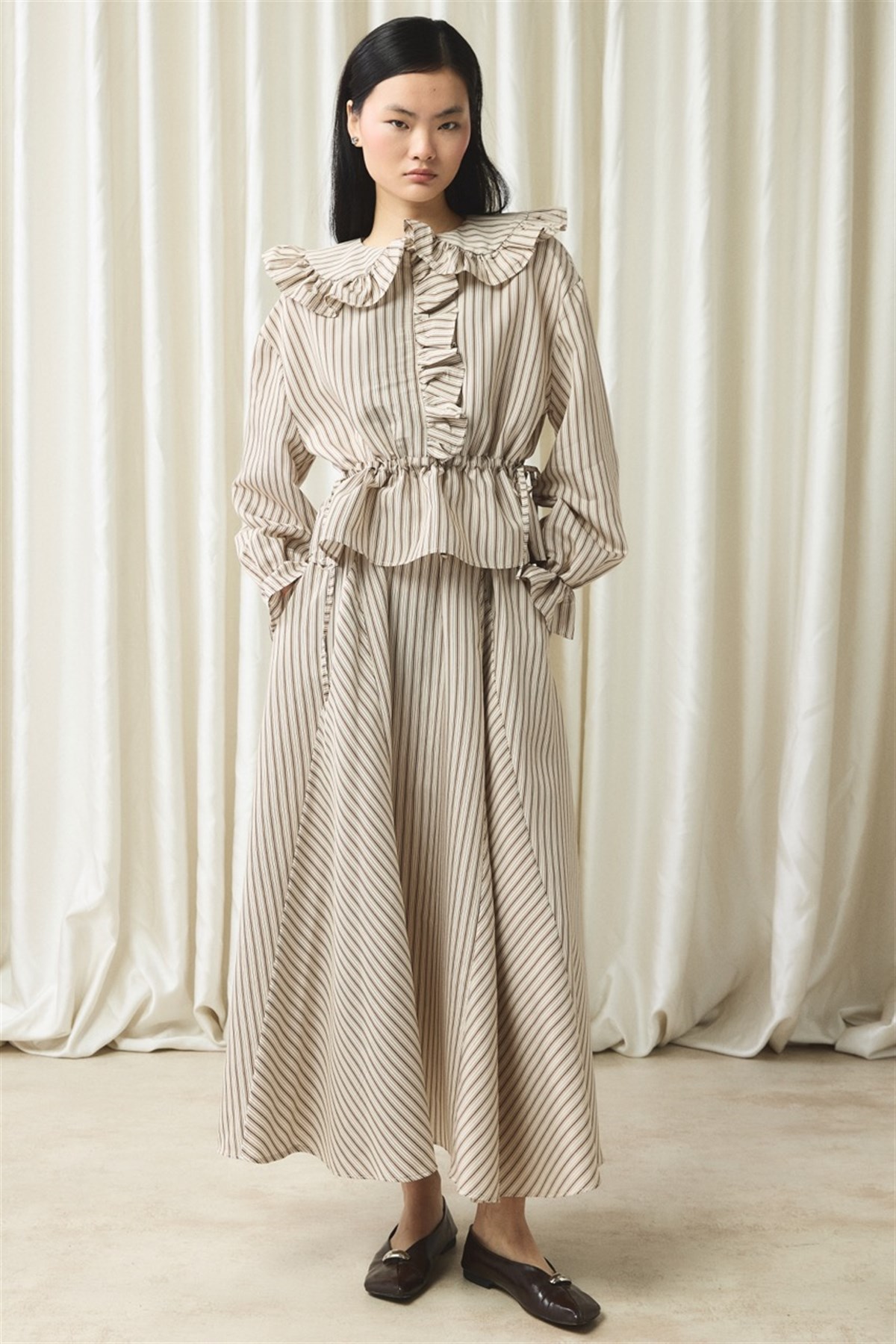 Fırfır Detaylı Çizgili Takım - Kahve