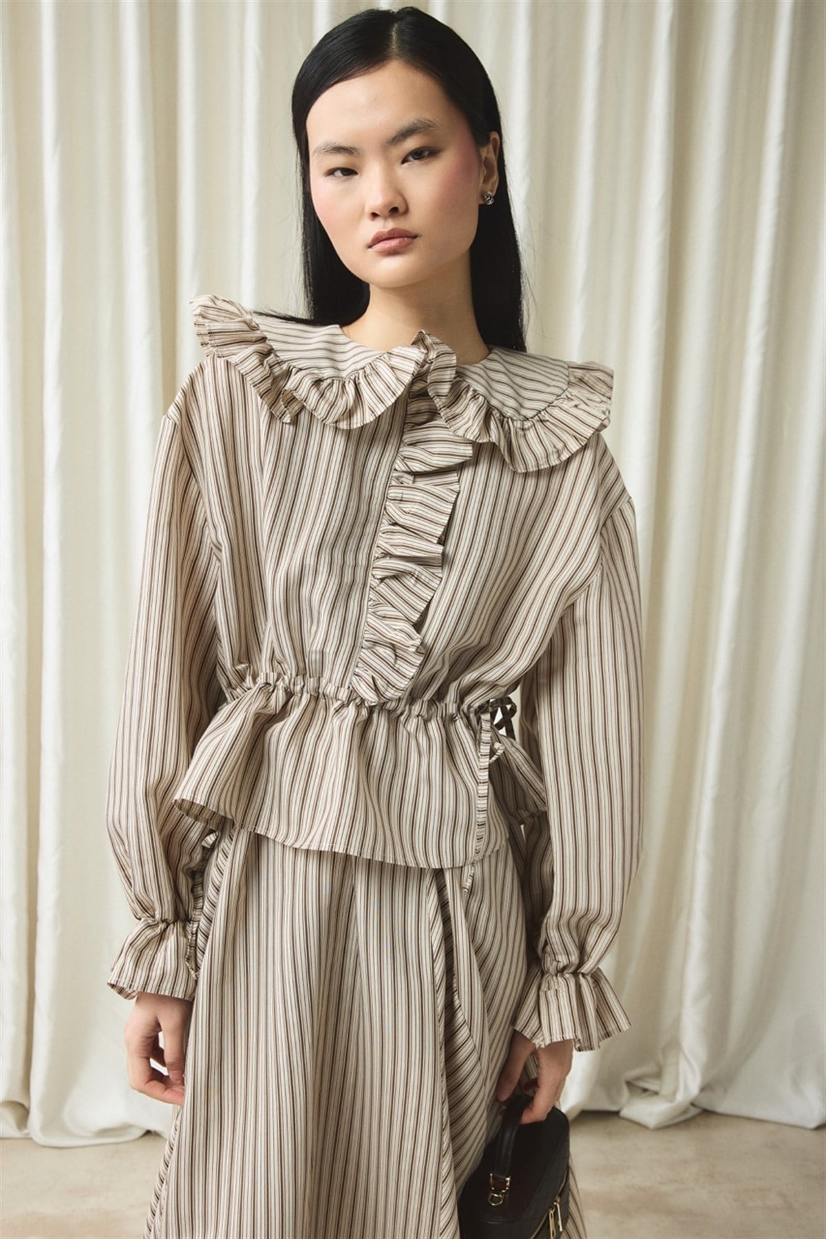 Fırfır Detaylı Çizgili Takım - Kahve