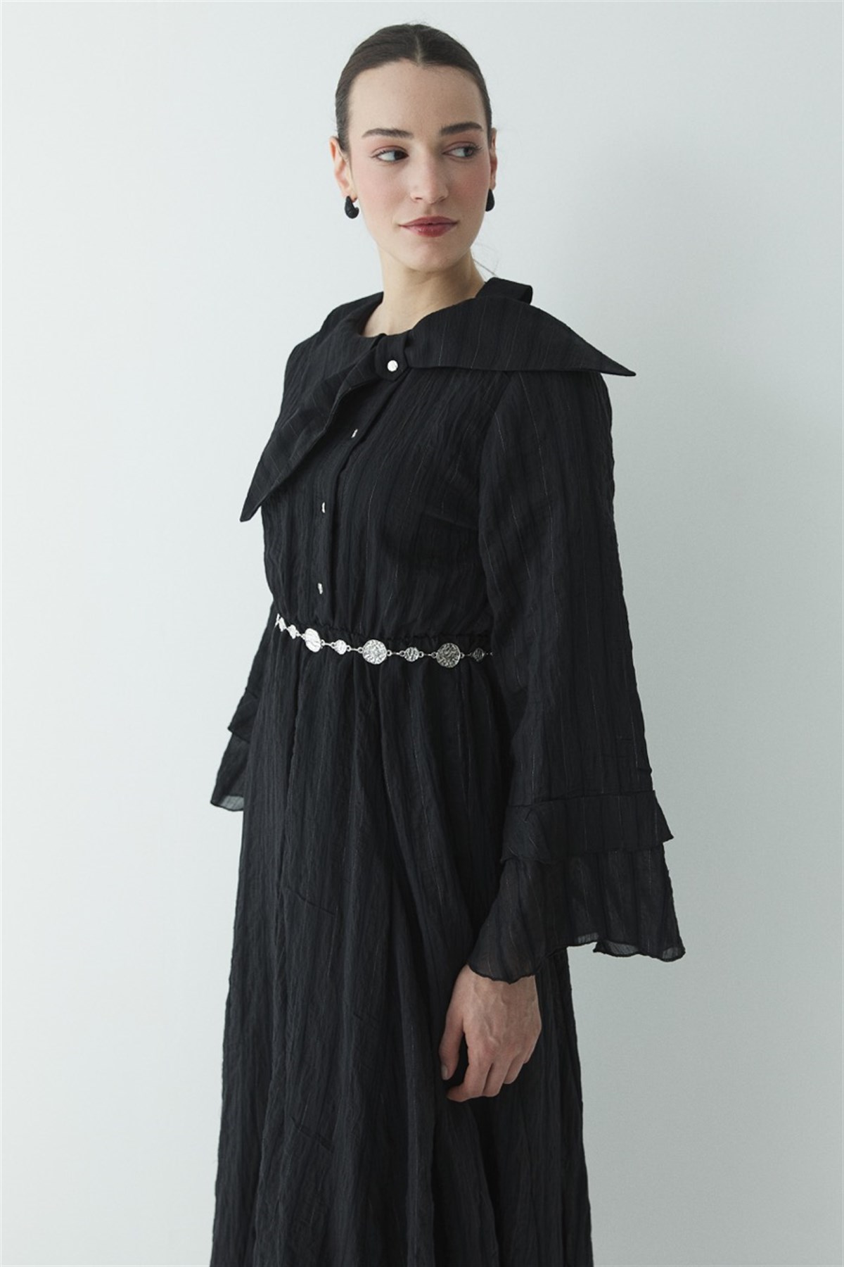 Fiyonk Detay Çizgili Astarlı Elbise - Siyah