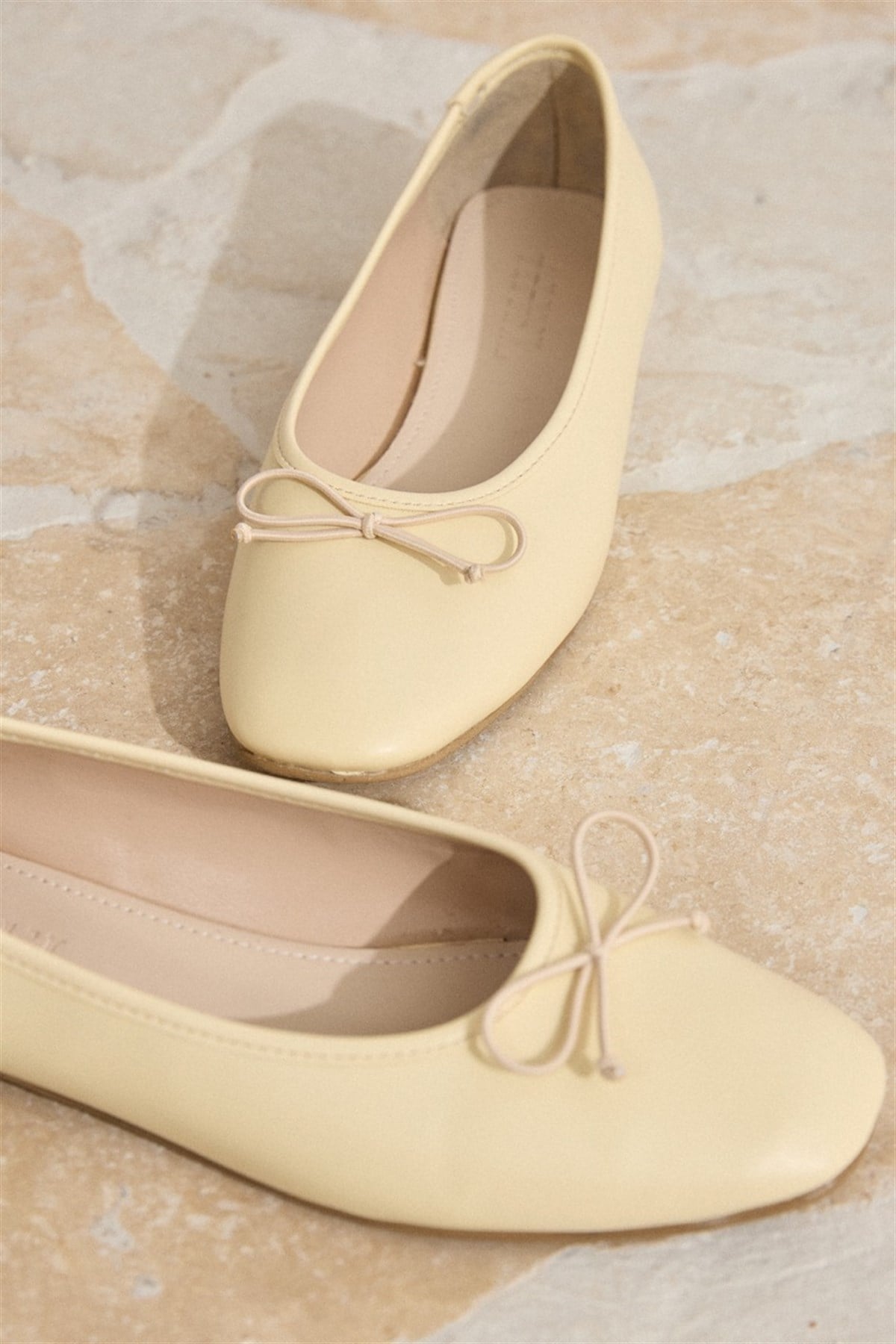 Fiyonklu Deri Babet - Butter Yellow