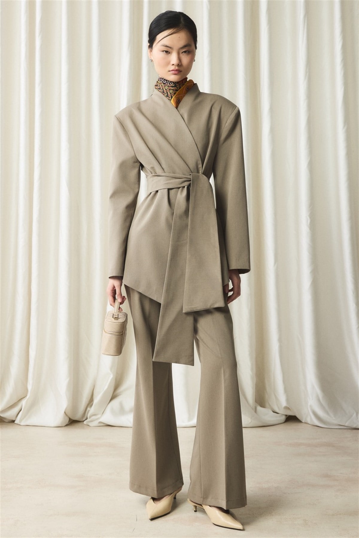 Fular Yaka Blazer Ceket Takım - Çağla