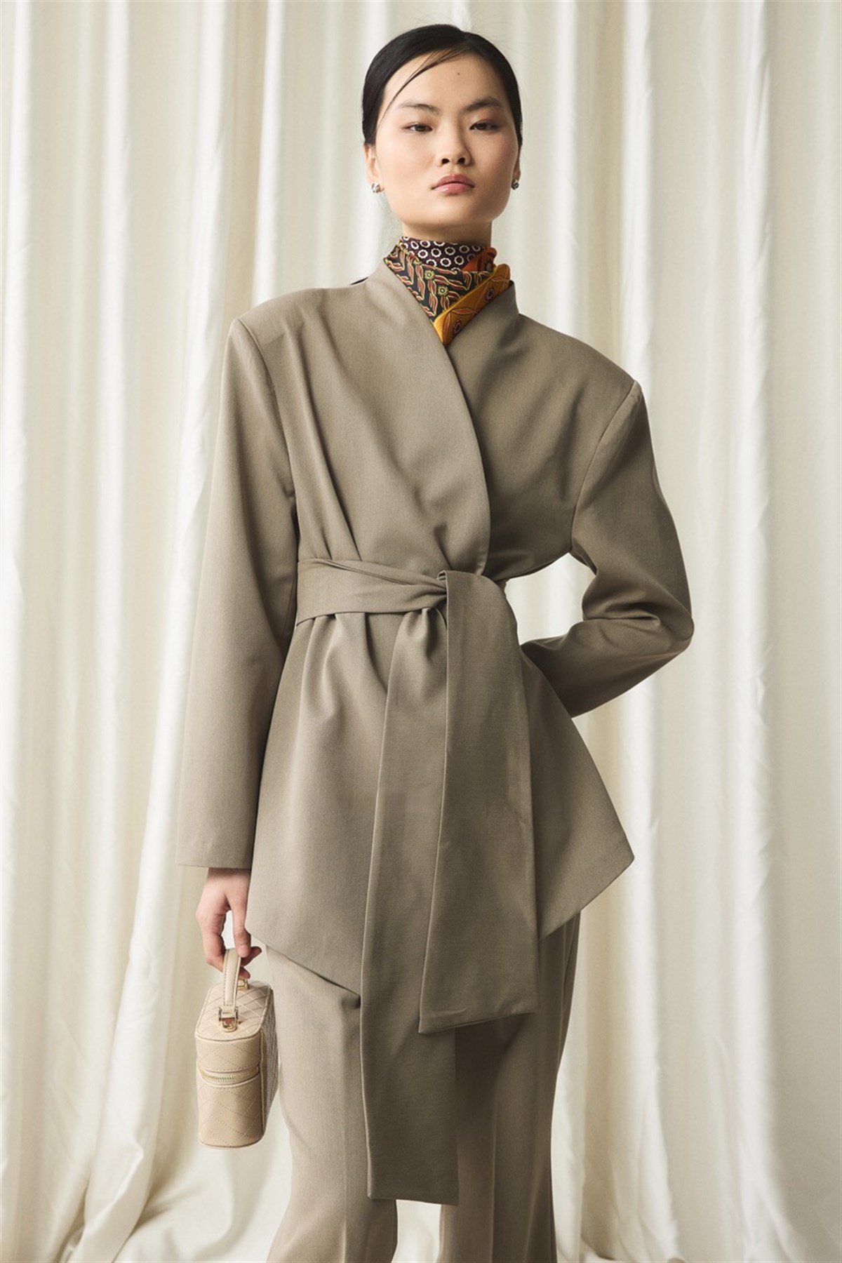 Fular Yaka Blazer Ceket Takım - Çağla