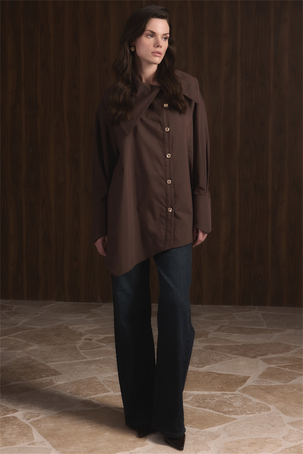 Geniş Yaka Asimetrik Gömlek - Kahve