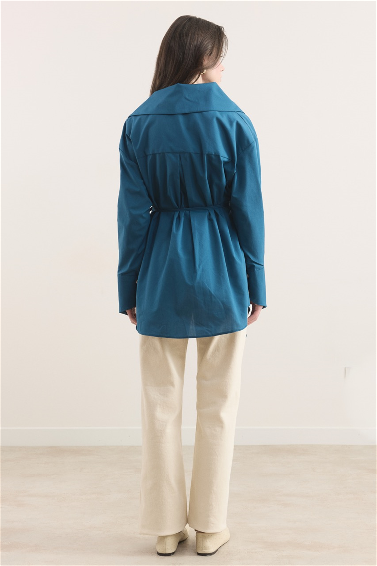 Geniş Yaka Asimetrik Gömlek - Turkuaz