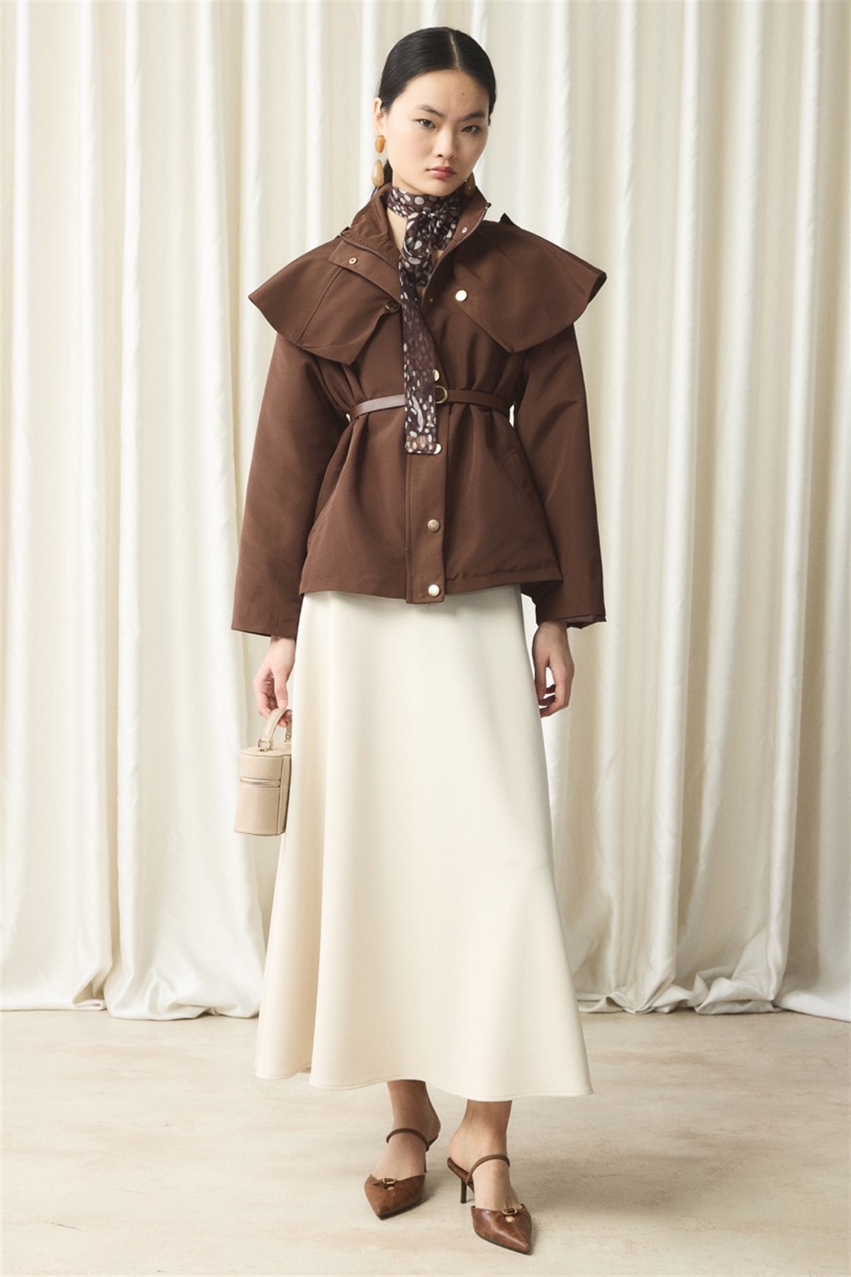 Geniş Yakalı Fırfır Detay Trenç - Kahve