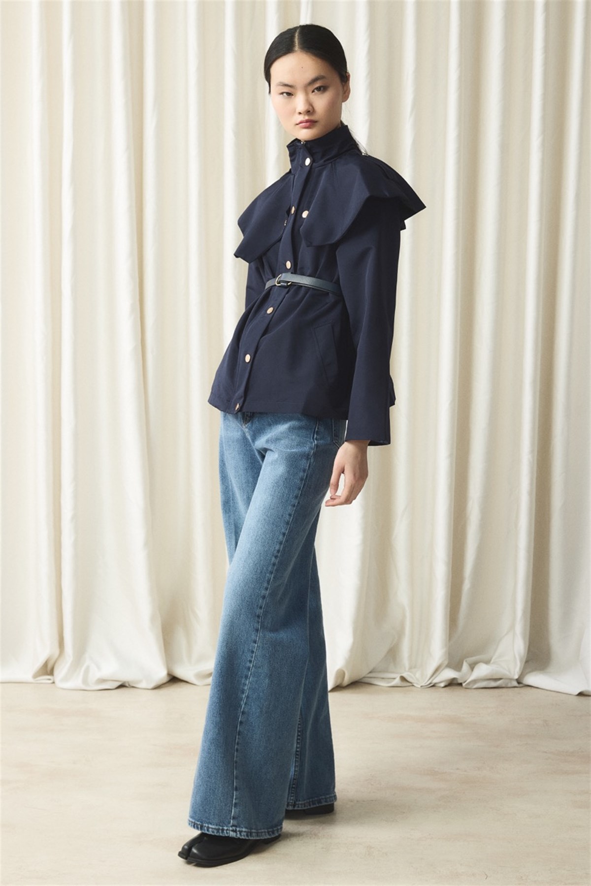 Geniş Yakalı Fırfır Detay Trenç - Lacivert