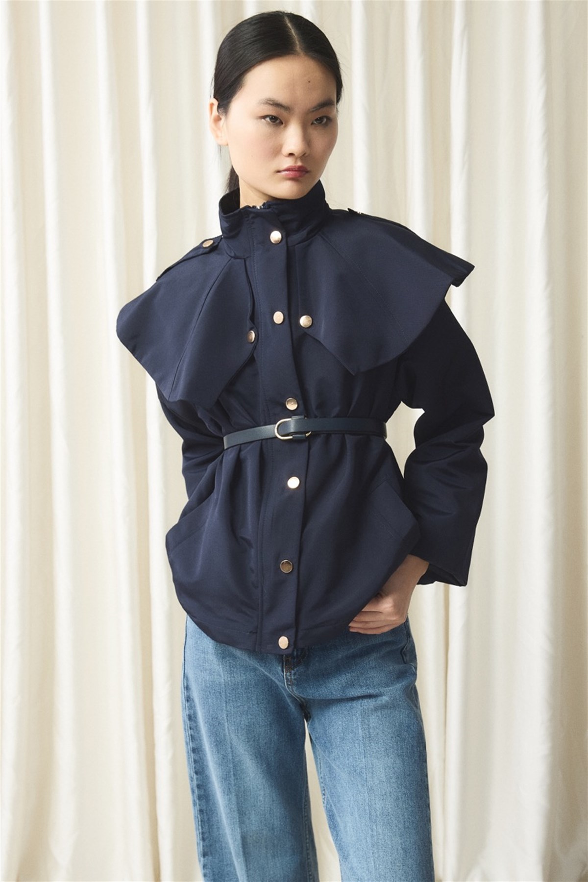 Geniş Yakalı Fırfır Detay Trenç - Lacivert