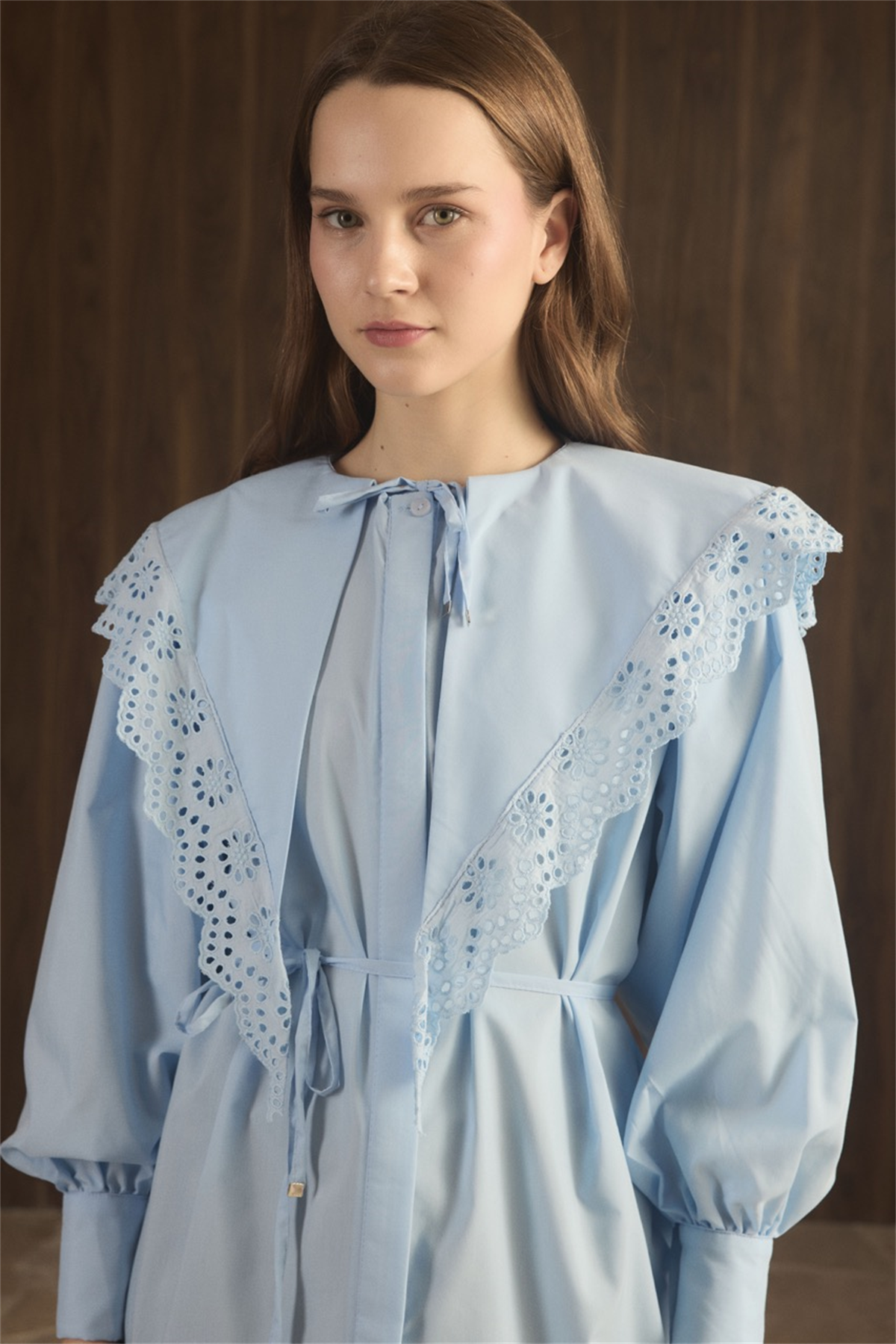 Geniş Yaka Güpürlü Dacron Gömlek - bebe mavisi