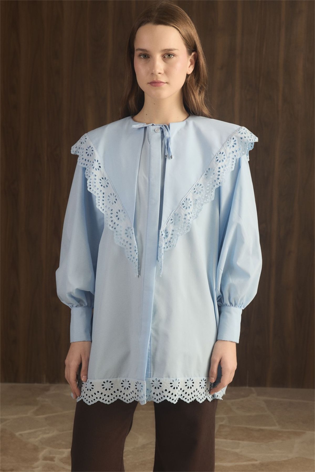 Geniş Yaka Güpürlü Dacron Gömlek - bebe mavisi