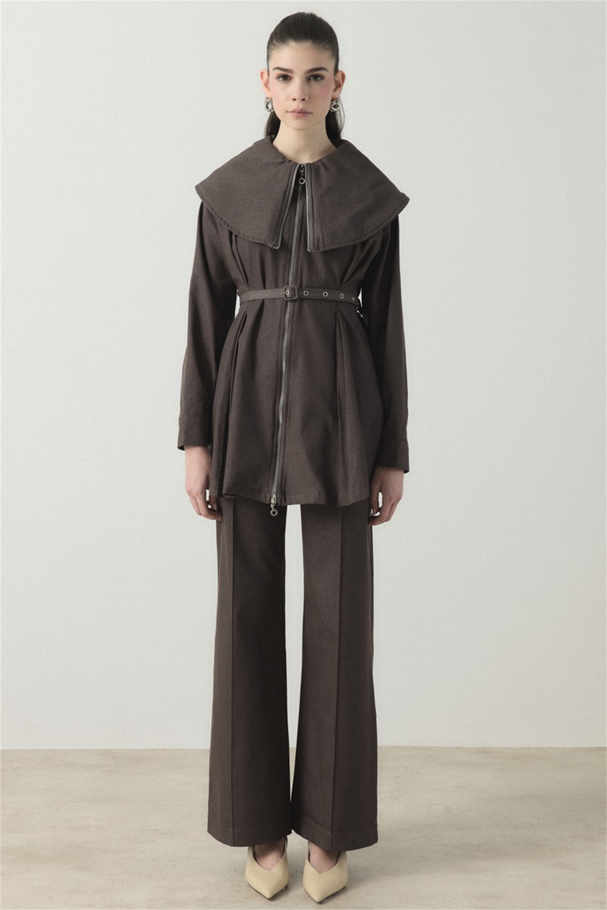 Geniş Yaka Kemerli Pantolon Takım - Kahve