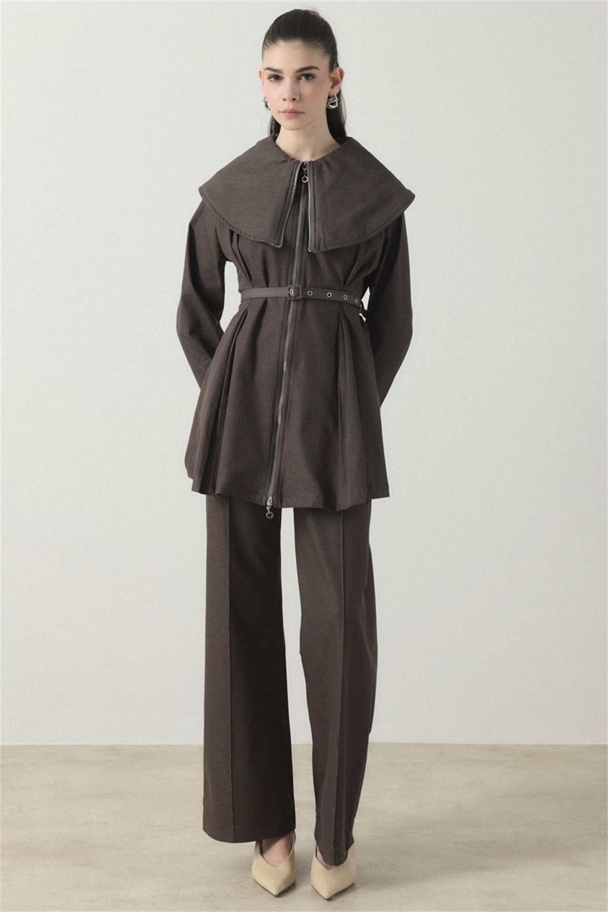 Geniş Yaka Kemerli Pantolon Takım - Kahve