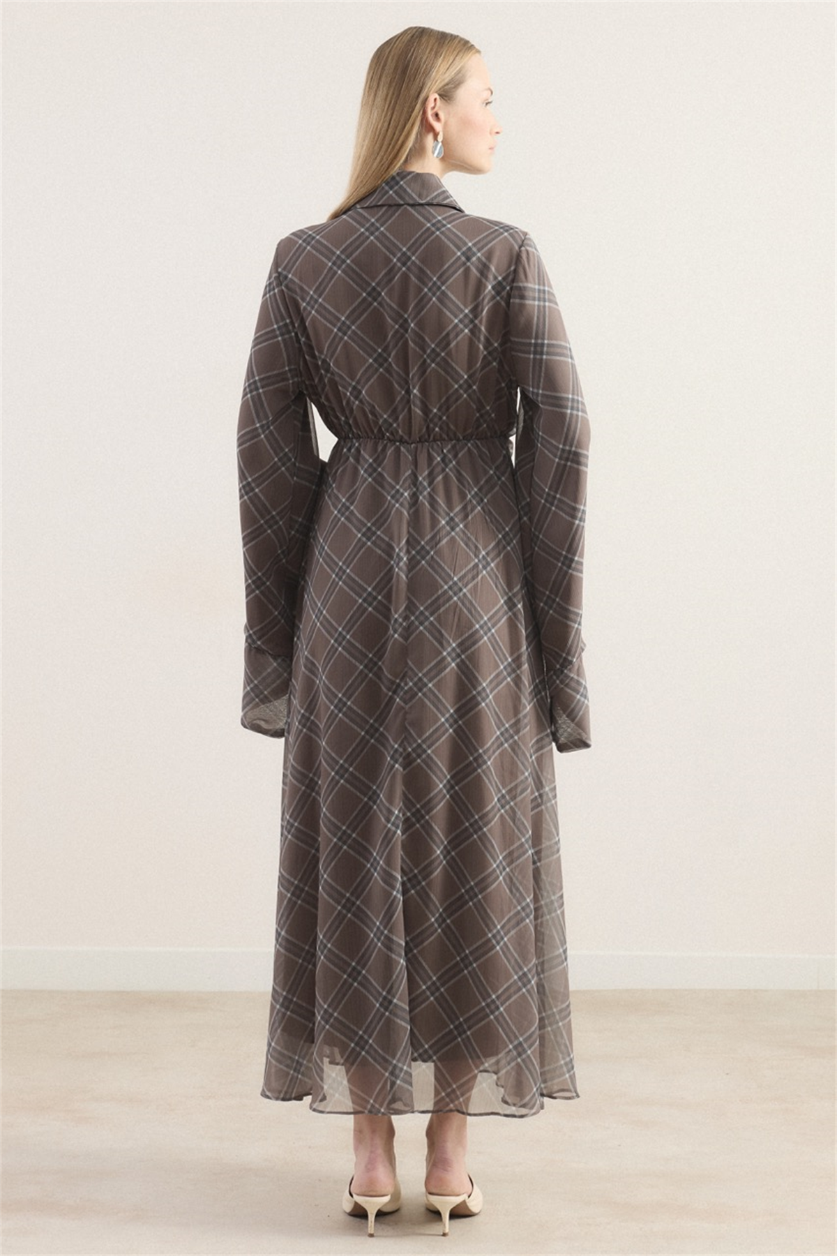 Kol Volanlı Allerli Şifon Ekose Elbise - sütlü kahve