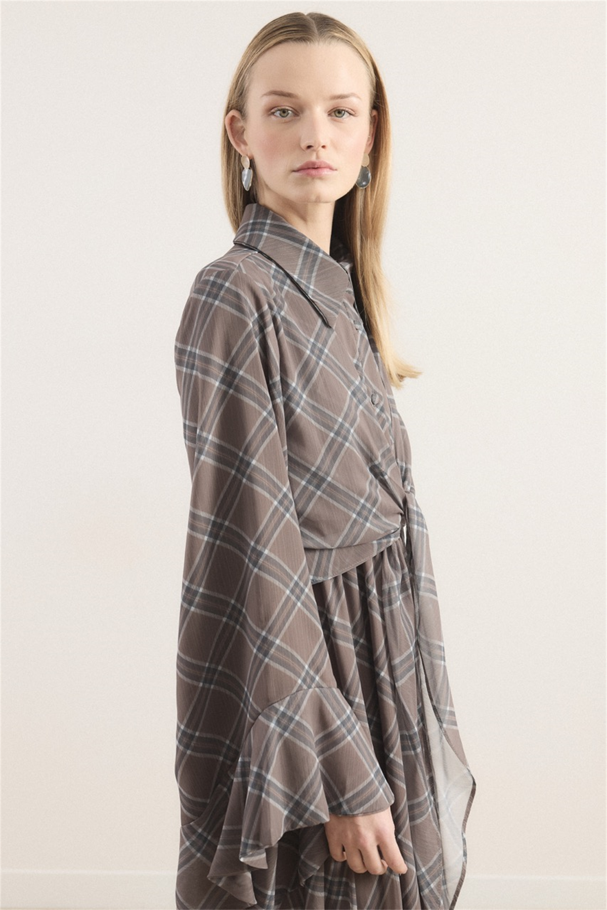 Kol Volanlı Allerli Şifon Ekose Elbise - sütlü kahve