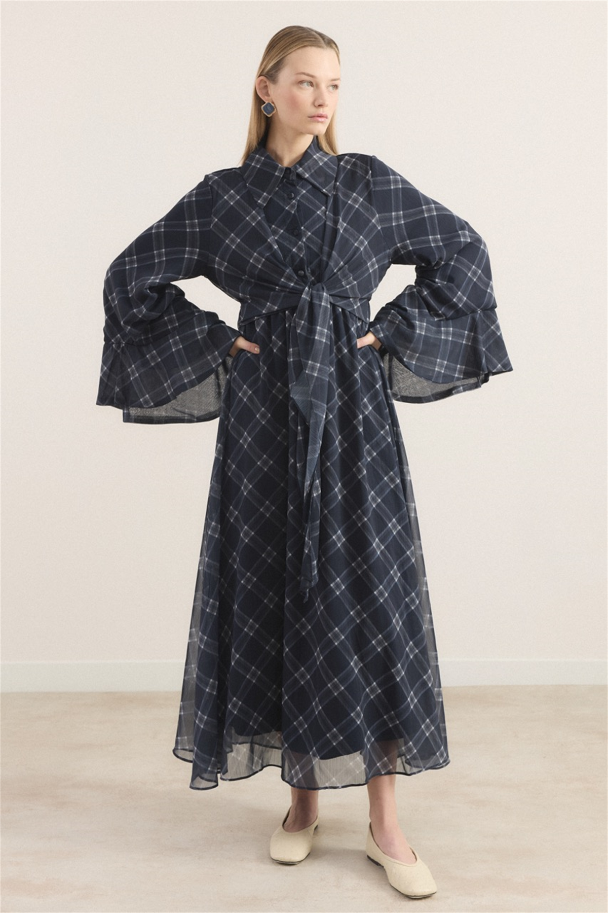 Kol Volanlı Allerli Şifon Ekose Elbise - Lacivert