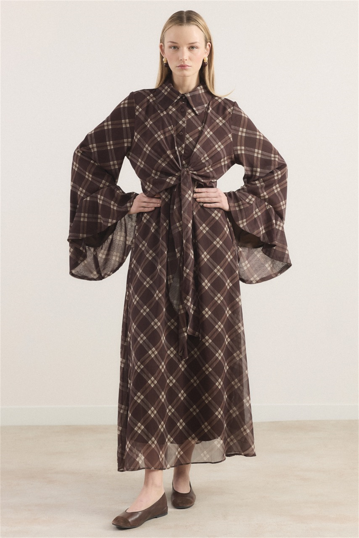 Kol Volanlı Allerli Şifon Ekose Elbise - Acı Kahve