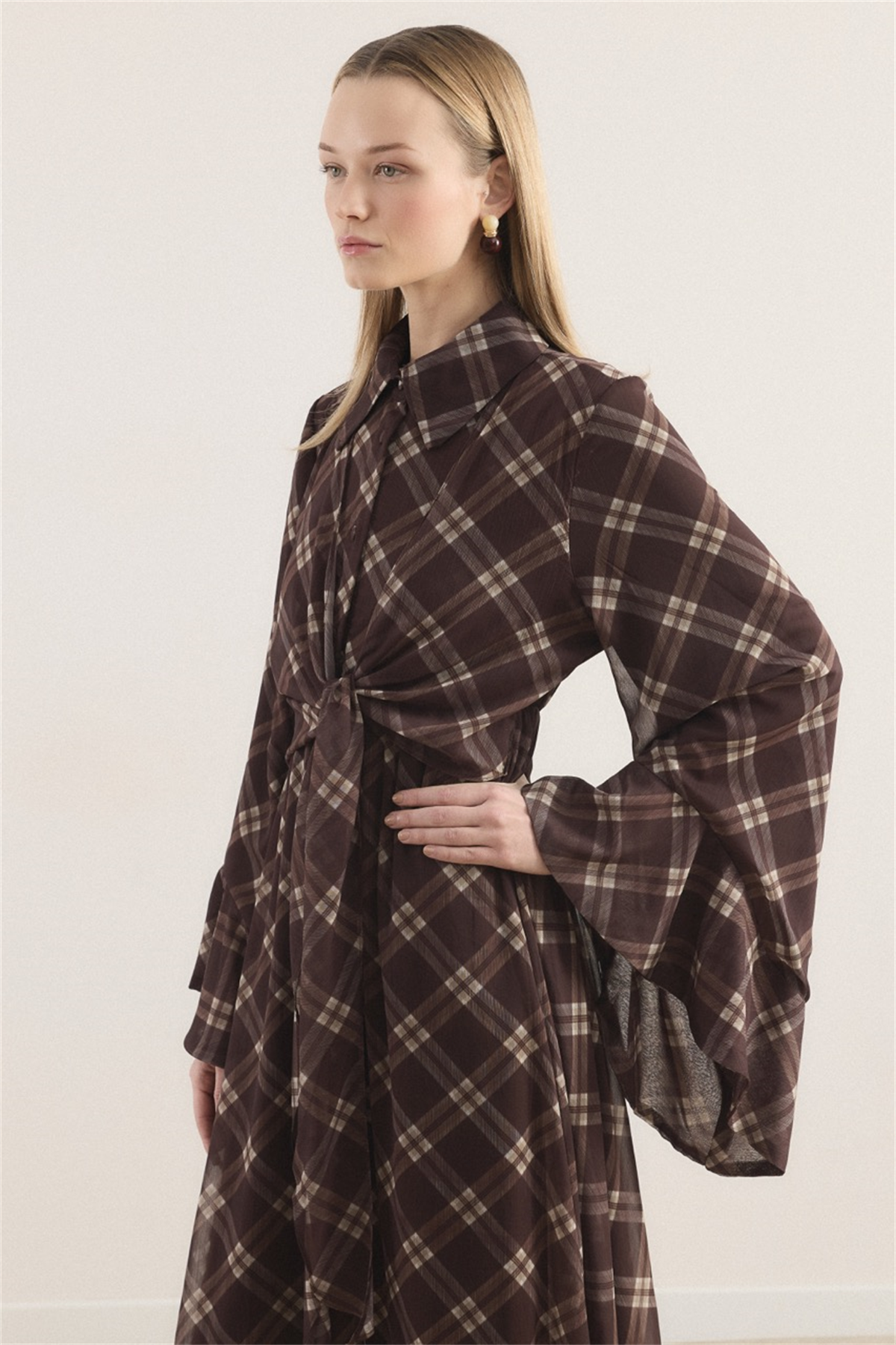 Kol Volanlı Allerli Şifon Ekose Elbise - Acı Kahve