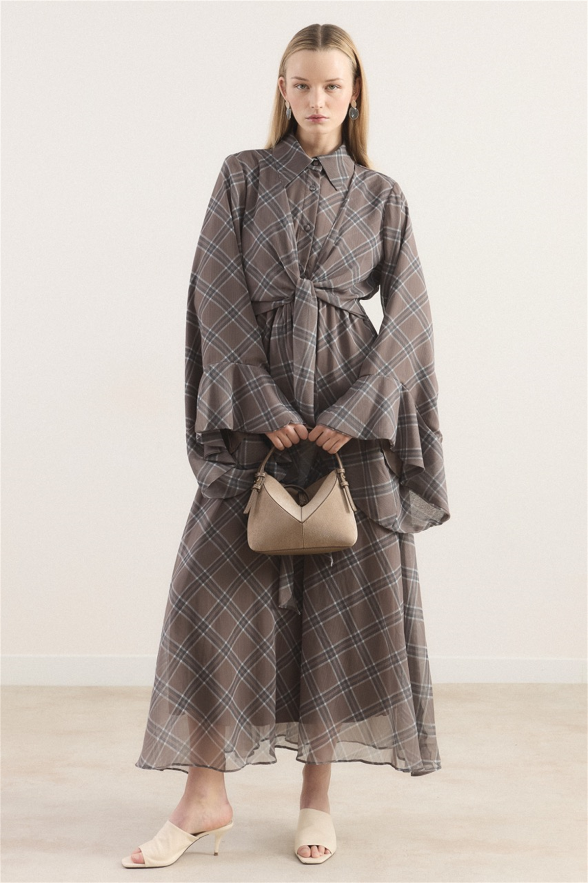 Kol Volanlı Allerli Şifon Ekose Elbise - sütlü kahve