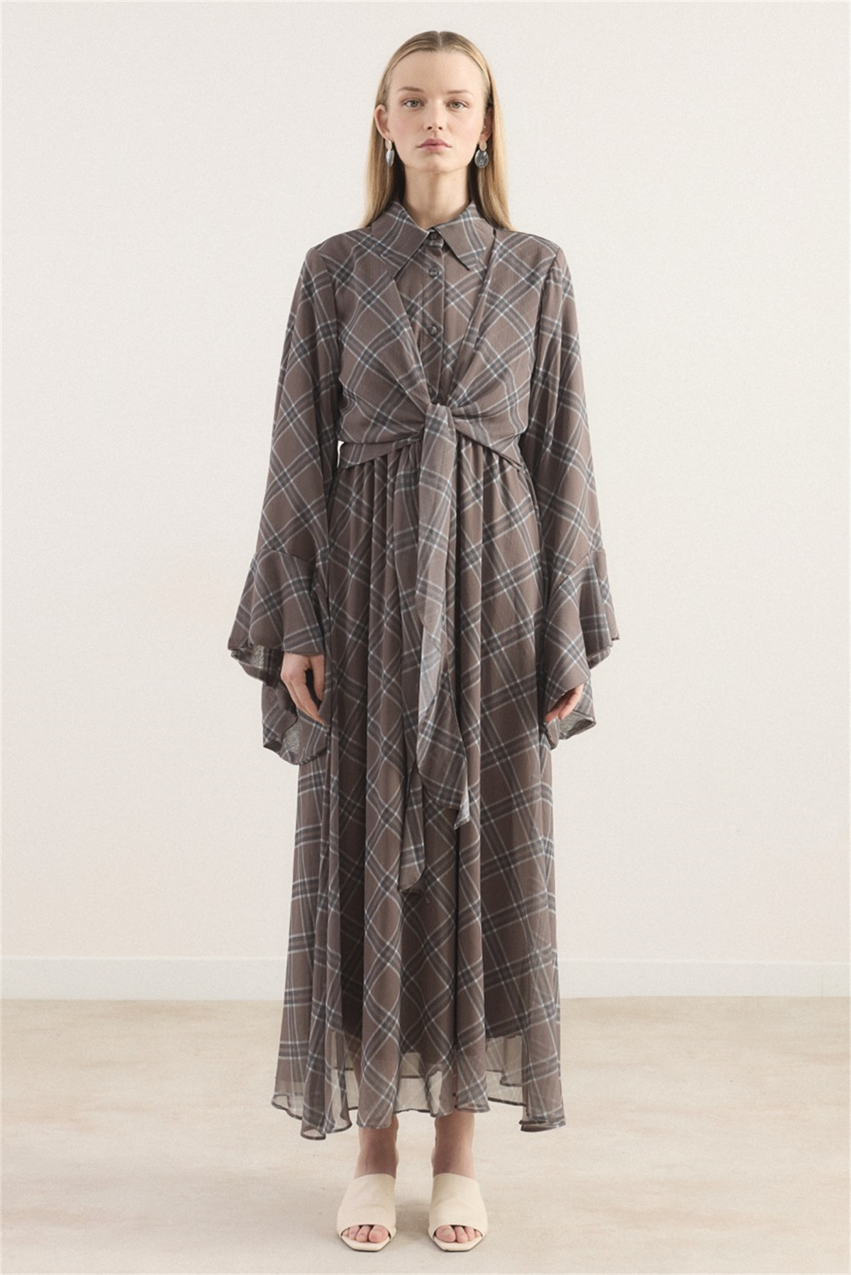 Kol Volanlı Allerli Şifon Ekose Elbise - sütlü kahve