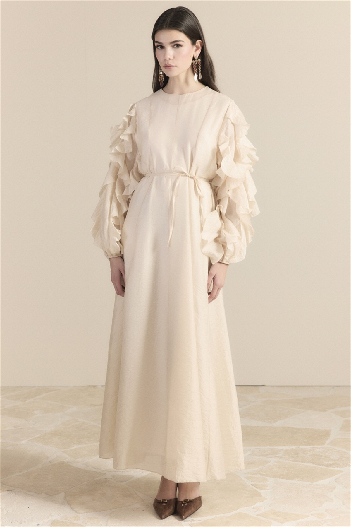 Kolları Fırfırlı Volanlı Elbise - Bej