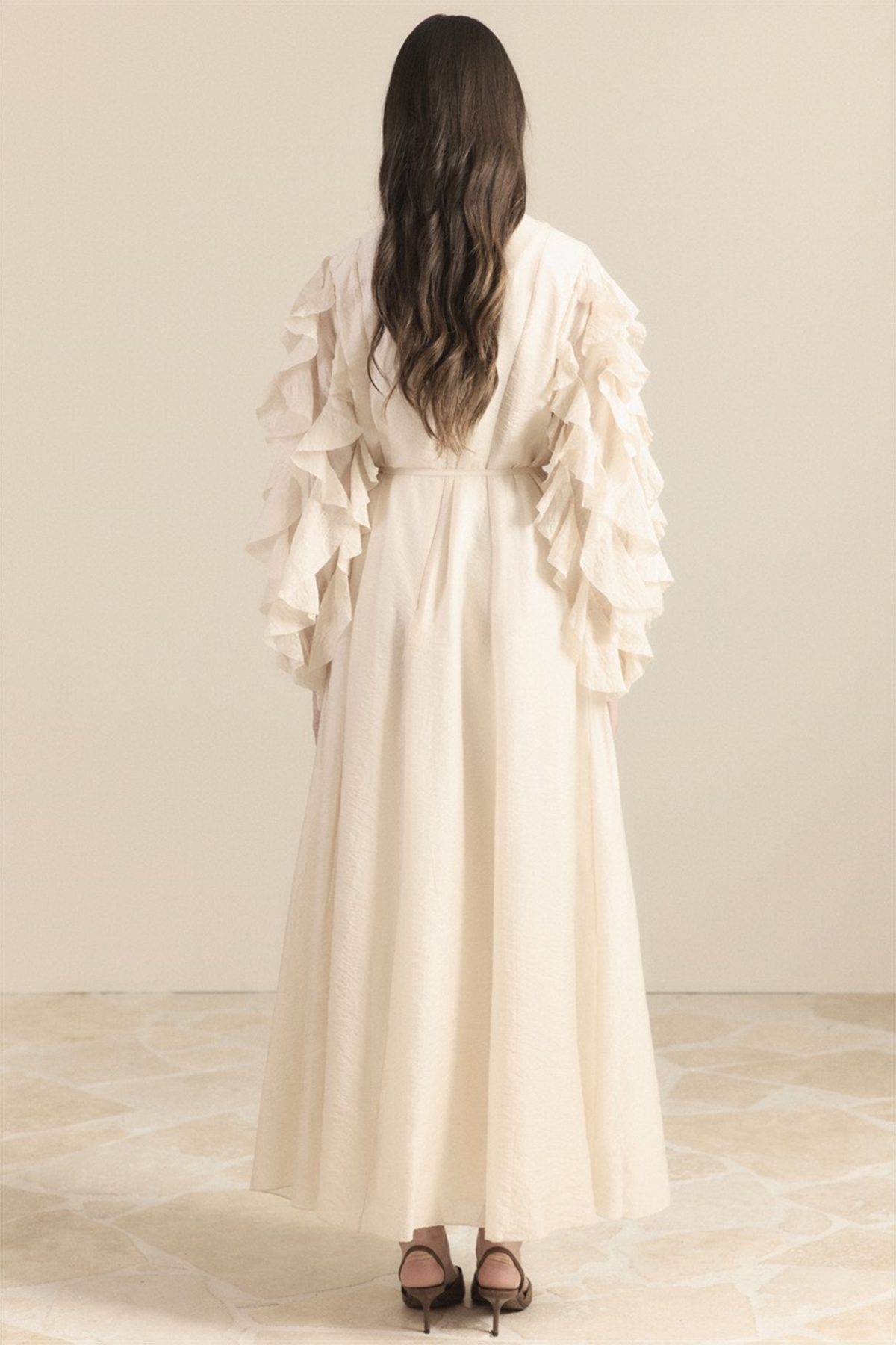 Kolları Fırfırlı Volanlı Elbise - Bej