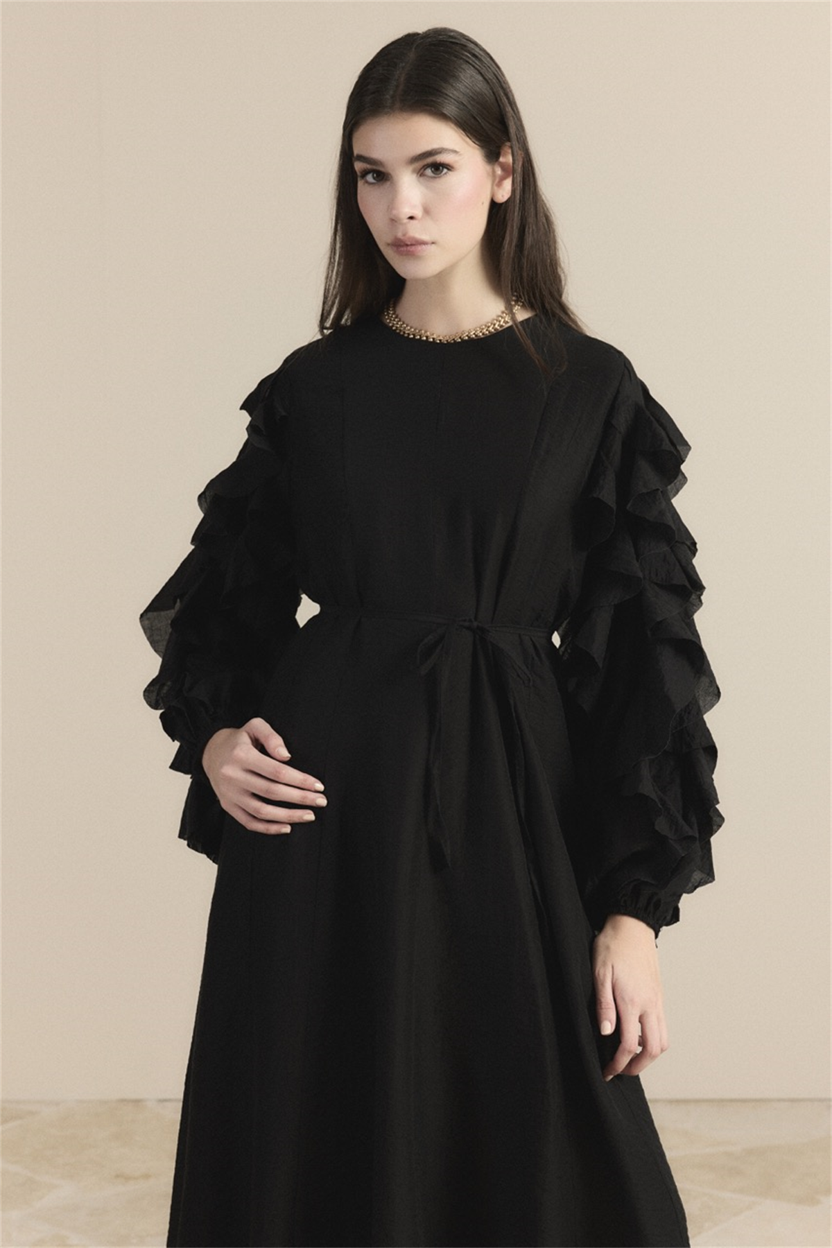 Kolları Fırfırlı Volanlı Elbise - Siyah