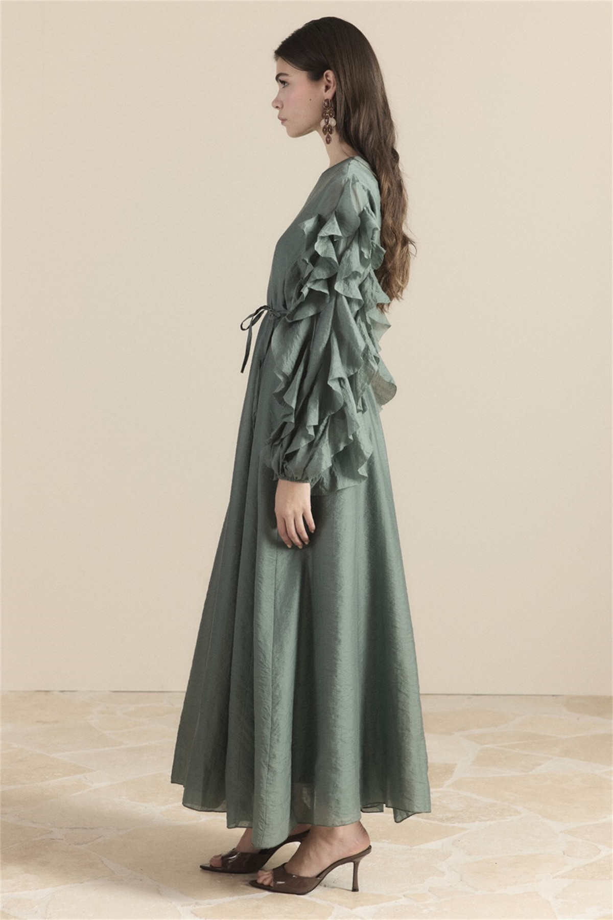 Kolları Fırfırlı Volanlı Elbise - Yeşil