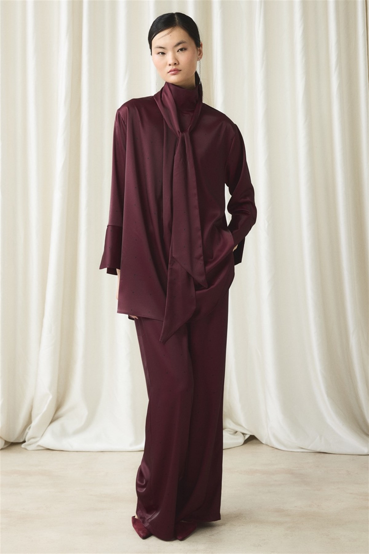 Kravat Yaka Puantiyeli Saten Takım - Bordo