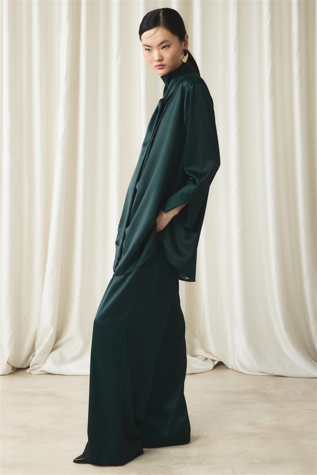 Kravat Yaka Puantiyeli Saten Takım - Zümrüt