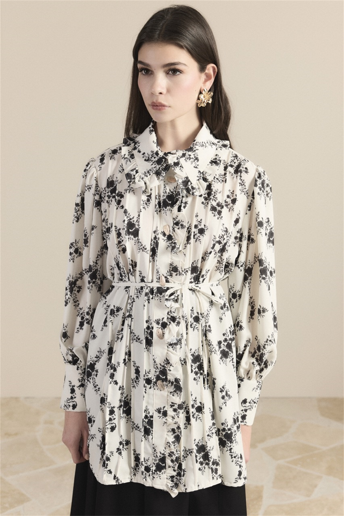 Nervürlü Fırfır Detay Desenli Gömlek - Siyah