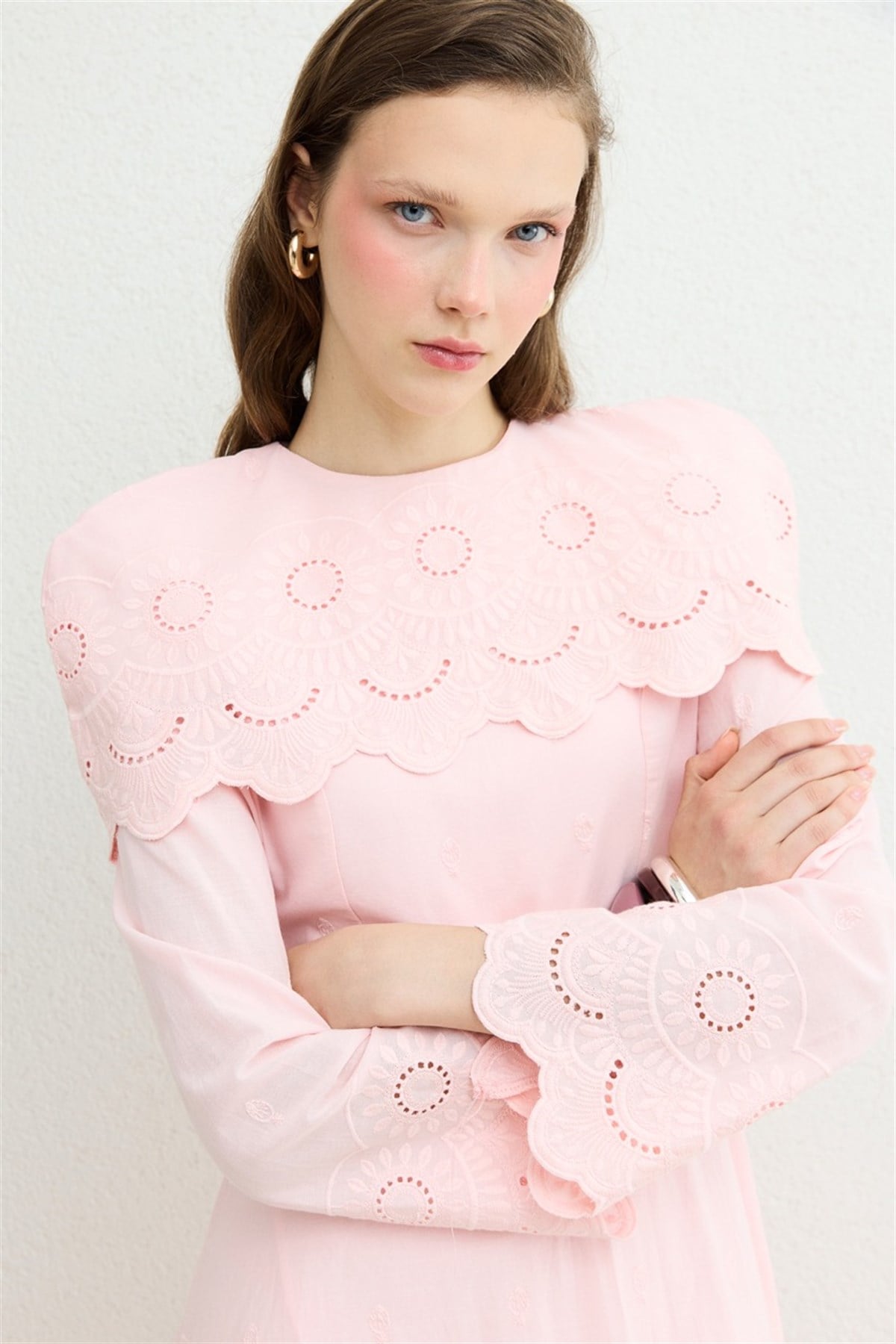 Omuz Allerli Brode İşleme Detaylı Elbise - Pembe