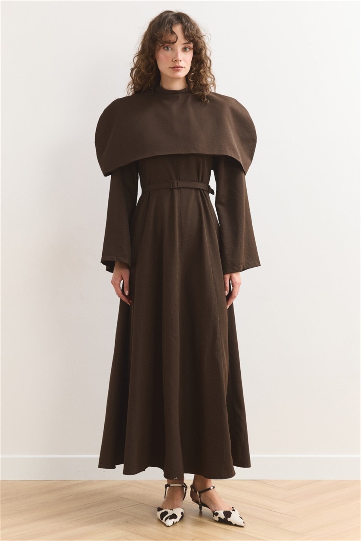 Omuz Allerli Moi Elbise - Kahve