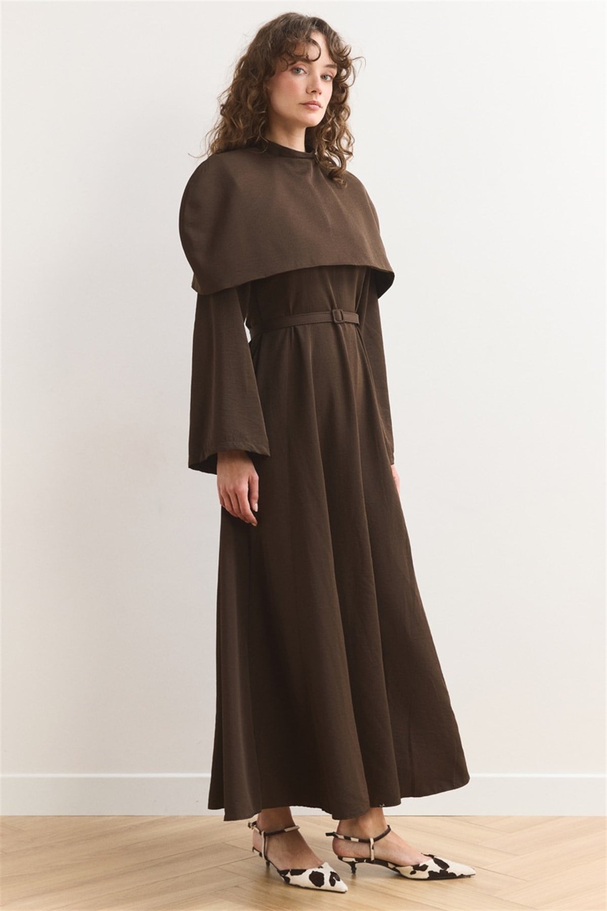 Omuz Allerli Moi Elbise - Kahve