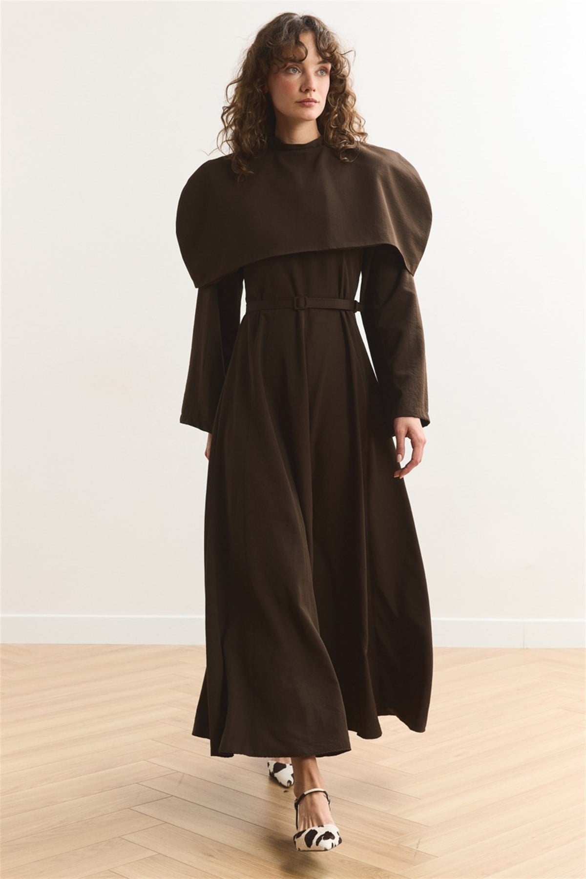 Omuz Allerli Moi Elbise - Kahve