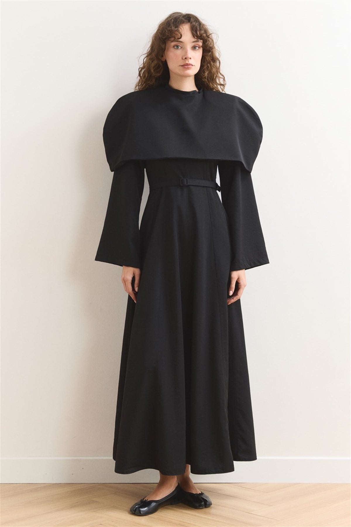 Omuz Allerli Moi Elbise - Siyah