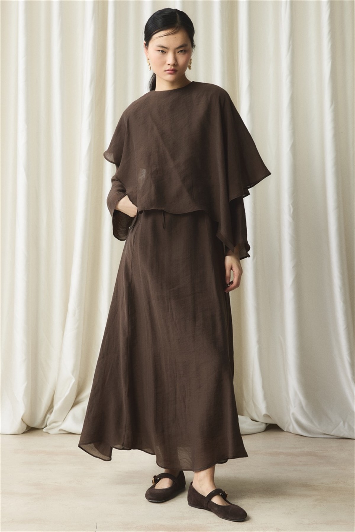 Omuz Detaylı Kemerli Elbise - Kahve