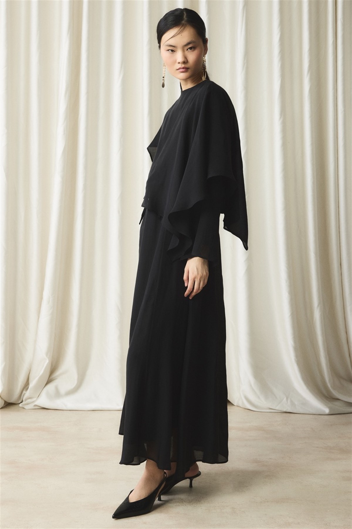 Omuz Detaylı Kemerli Elbise - Siyah