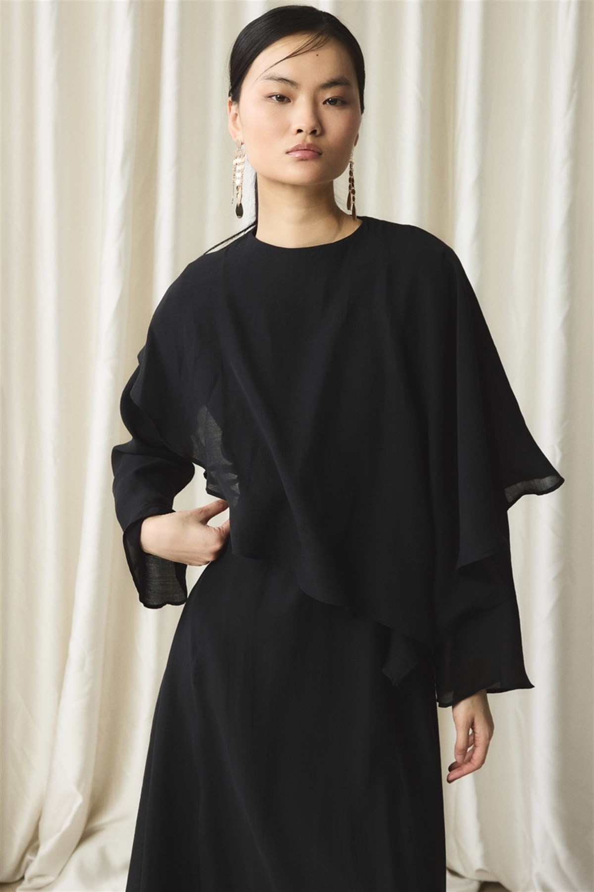 Omuz Detaylı Kemerli Elbise - Siyah