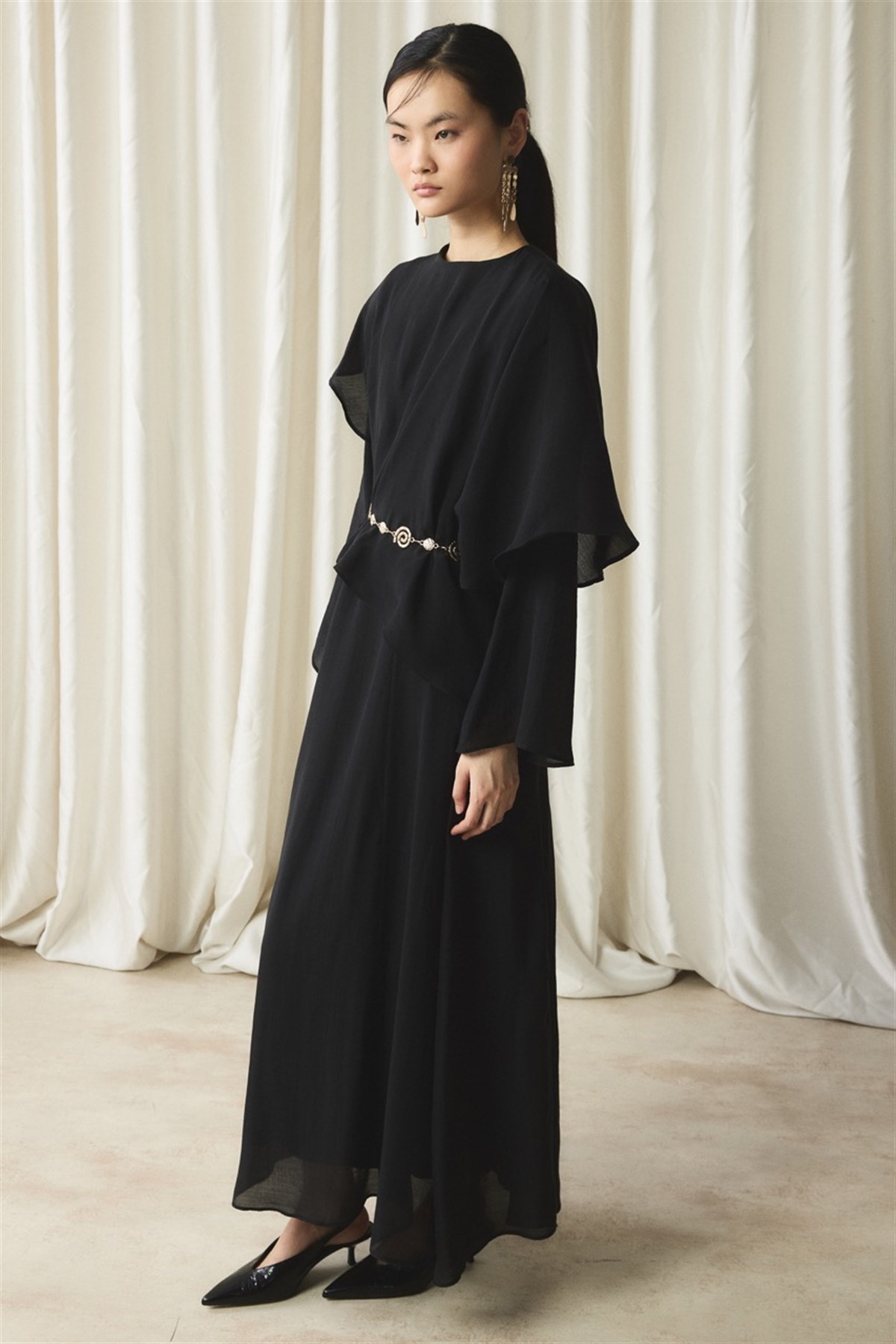 Omuz Detaylı Kemerli Elbise - Siyah