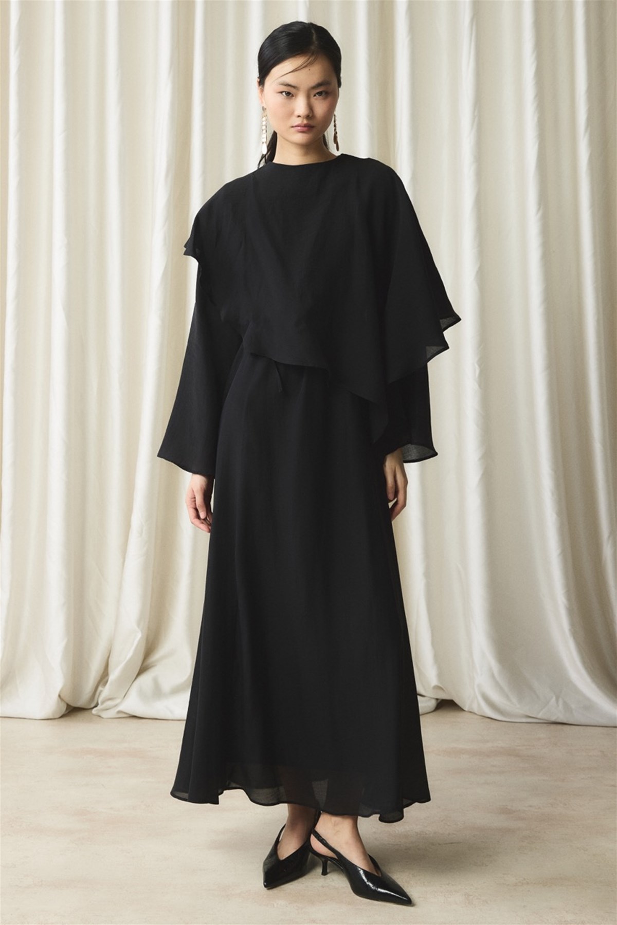 Omuz Detaylı Kemerli Elbise - Siyah