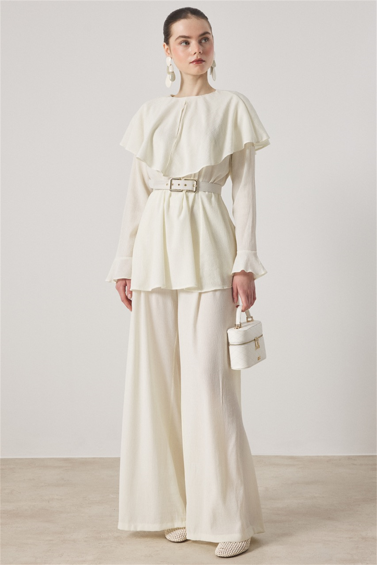 Omuzdan Allerli Mono Piliseli Takım - Ekru