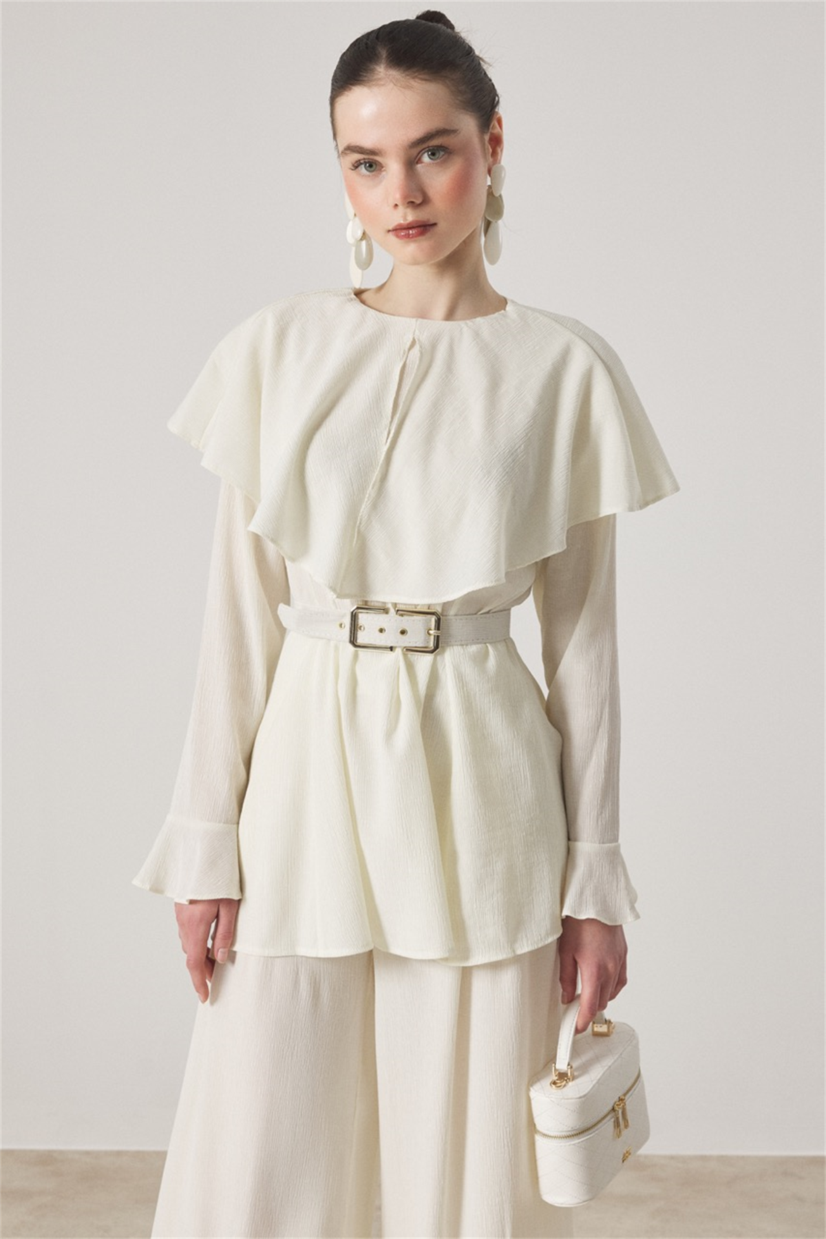 Omuzdan Allerli Mono Piliseli Takım - Ekru