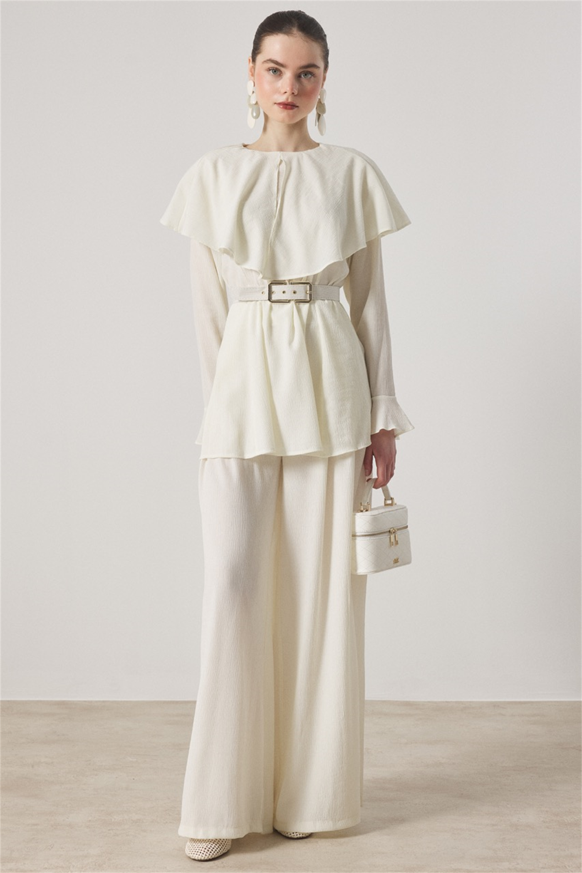 Omuzdan Allerli Mono Piliseli Takım - Ekru