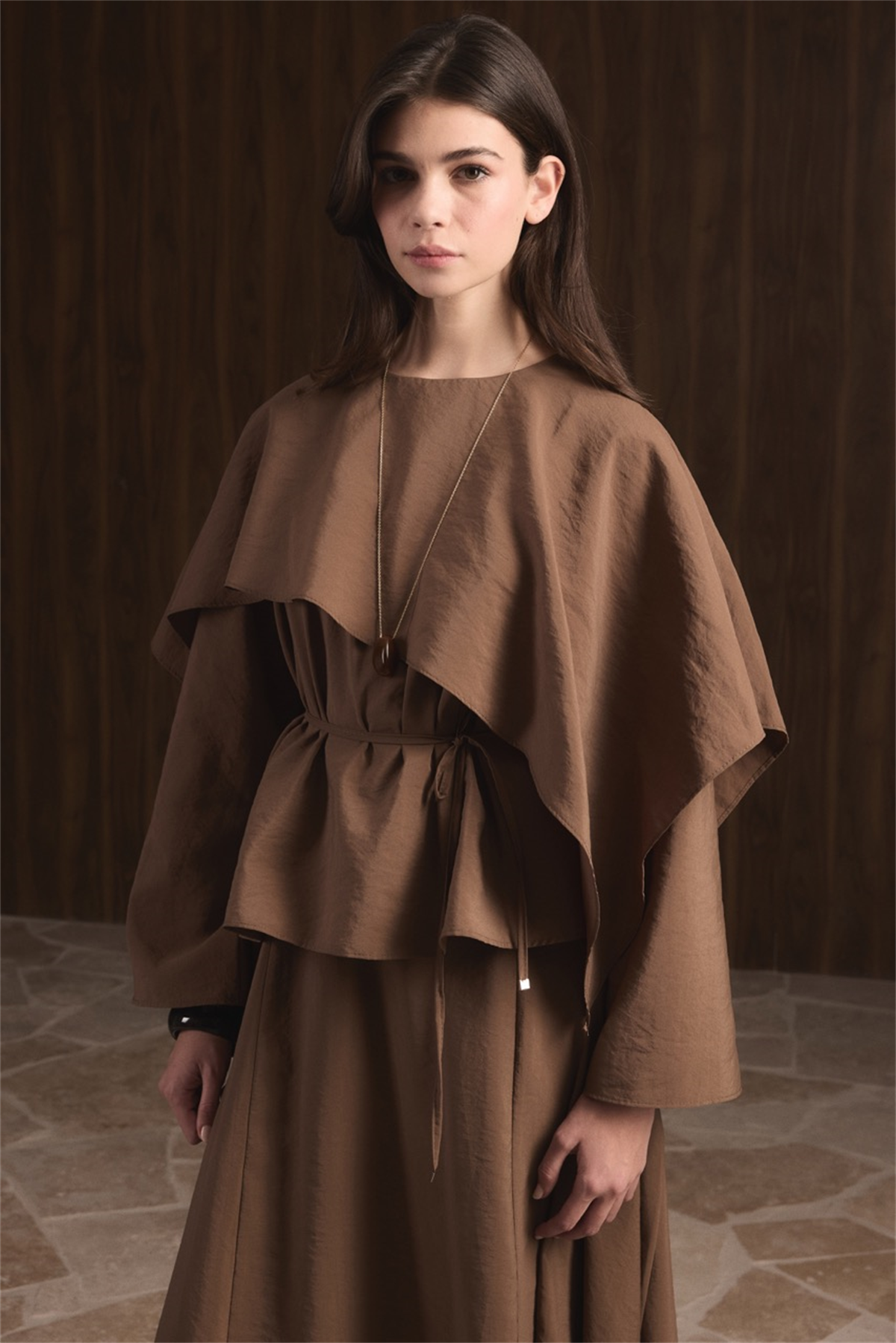 Omuzdan Şallı Biye Kuşak Etekli Takım - Kahve