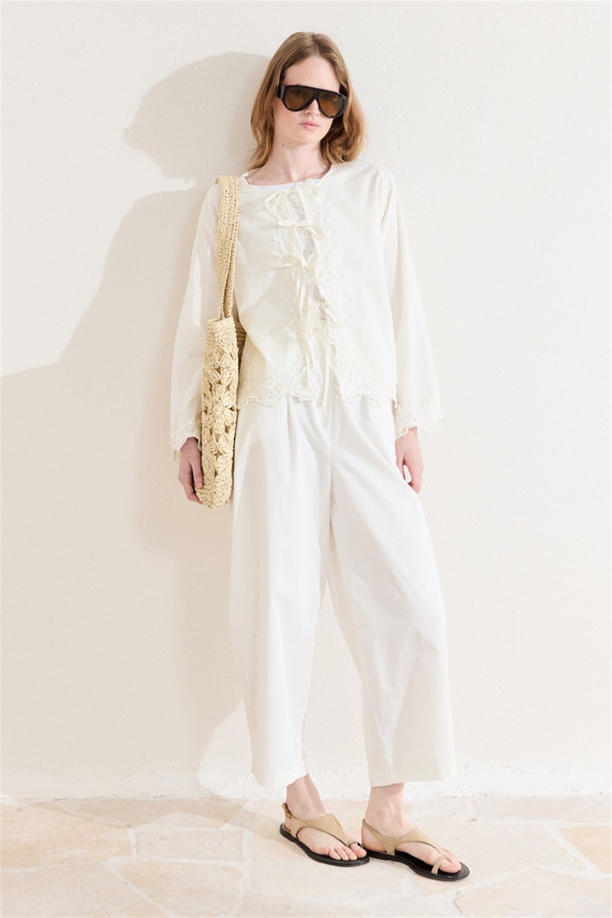 Ön Bağlamalı Güpürlü Vual Gömlek - Ekru