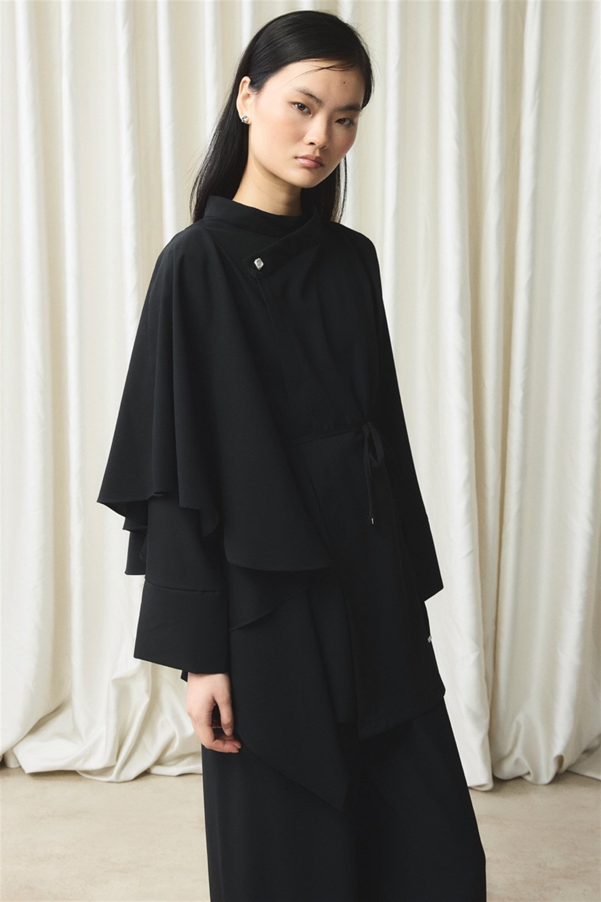 Ön Volanlı Gömlek - Siyah