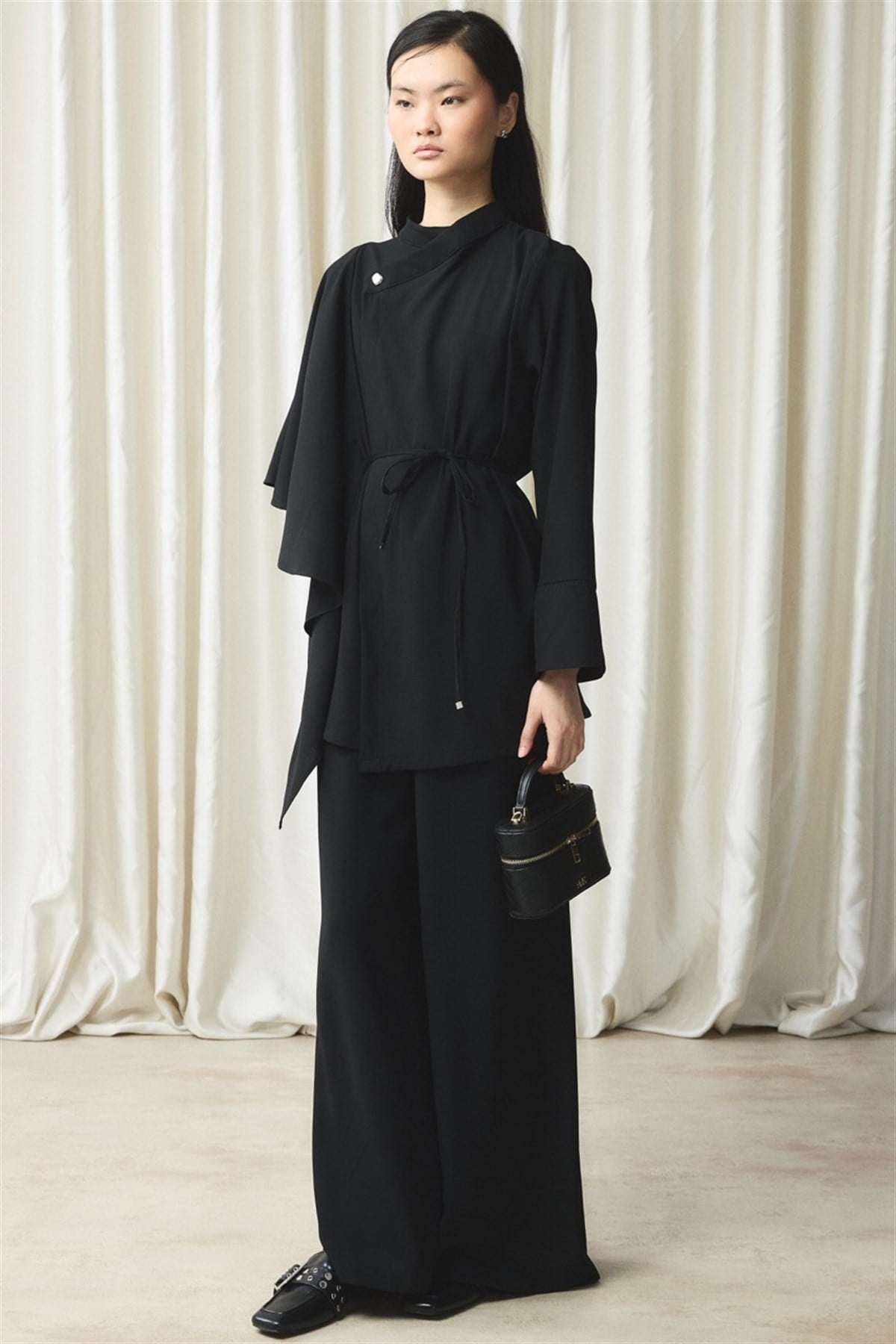 Ön Volanlı Gömlek - Siyah