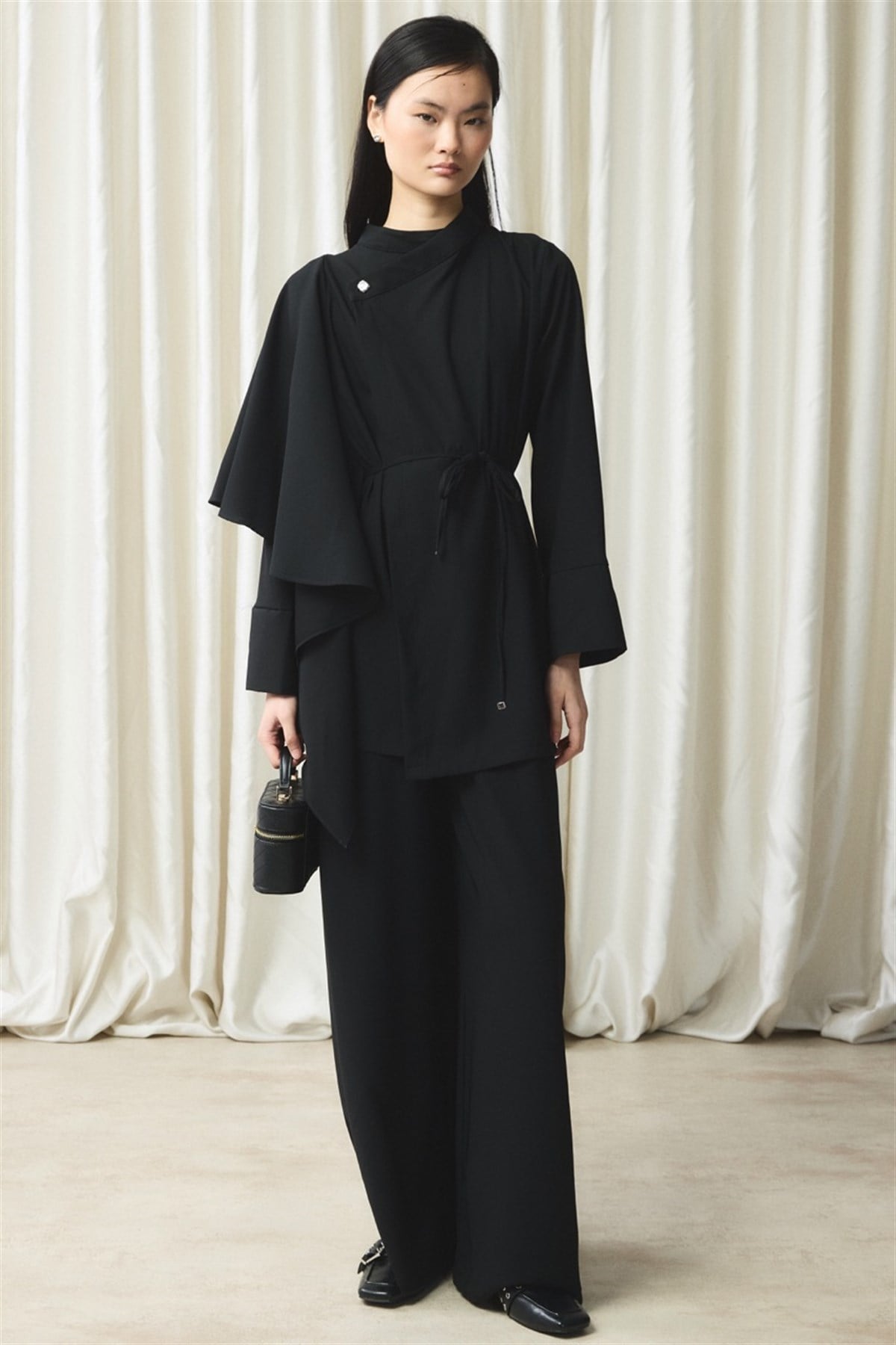 Ön Volanlı Gömlek - Siyah